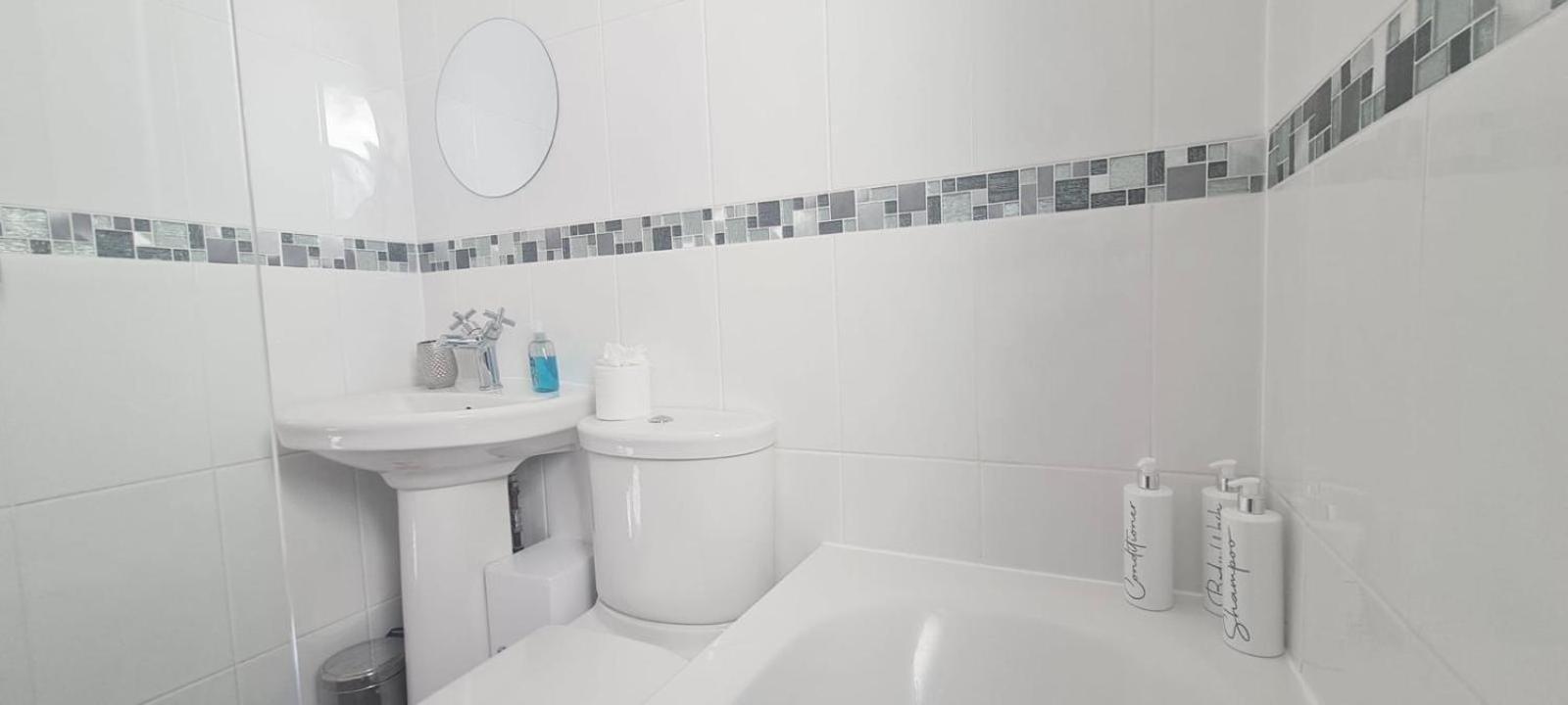 Westcliff-On-Sea Modern 2 Bedroom Apartment - Free Parking Southend-on-Sea Exterior photo