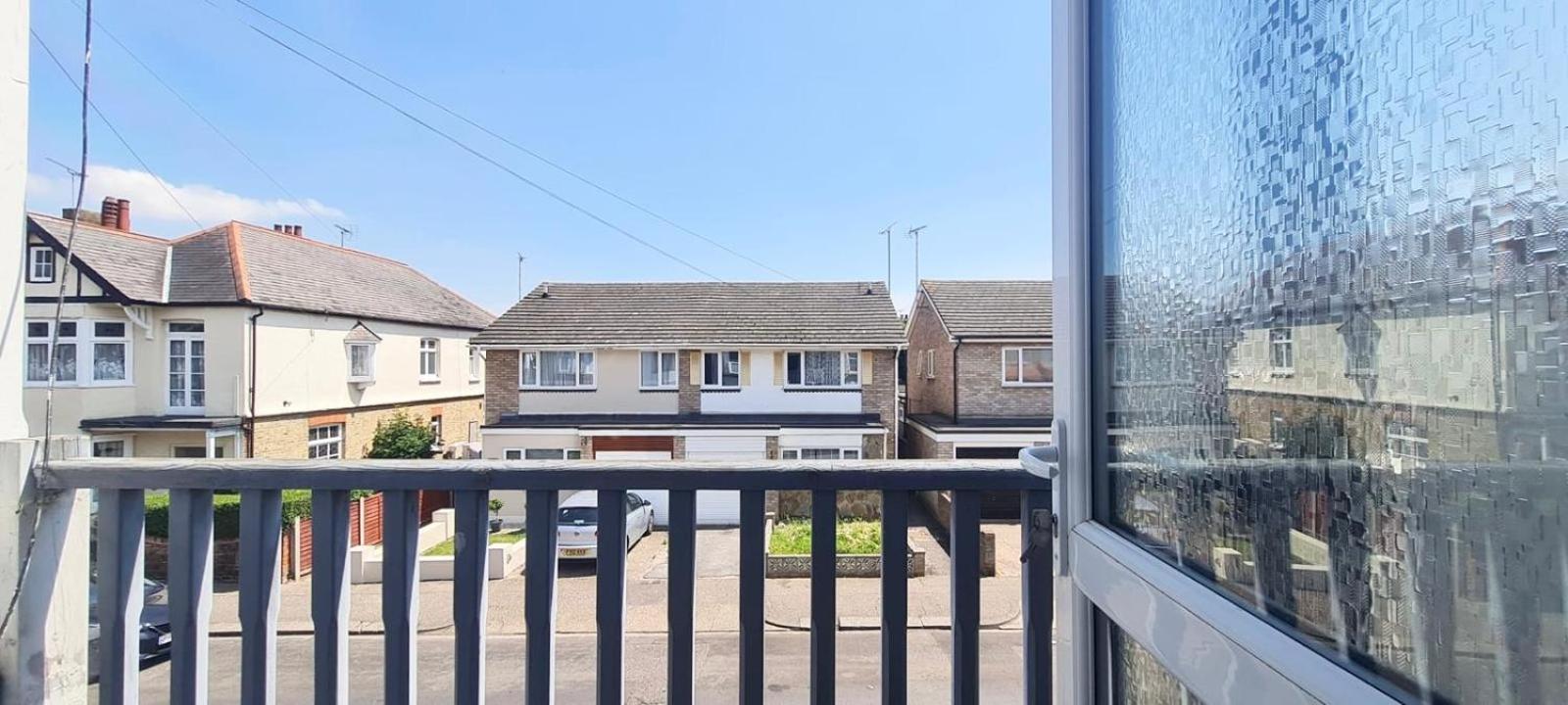 Westcliff-On-Sea Modern 2 Bedroom Apartment - Free Parking Southend-on-Sea Exterior photo