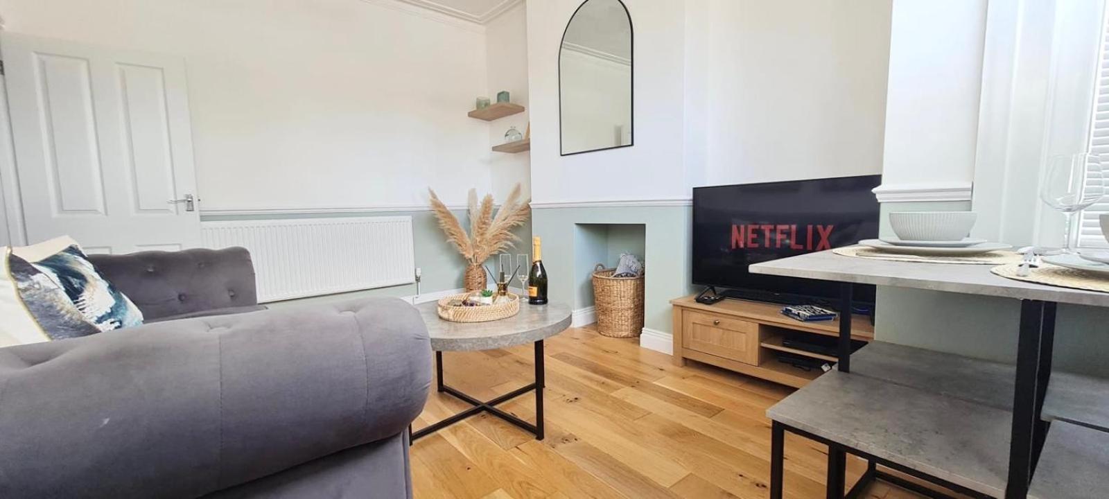 Westcliff-On-Sea Modern 2 Bedroom Apartment - Free Parking Southend-on-Sea Exterior photo