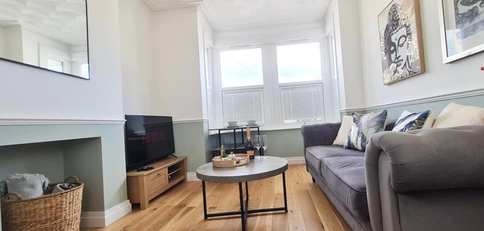 Westcliff-On-Sea Modern 2 Bedroom Apartment - Free Parking Southend-on-Sea Exterior photo