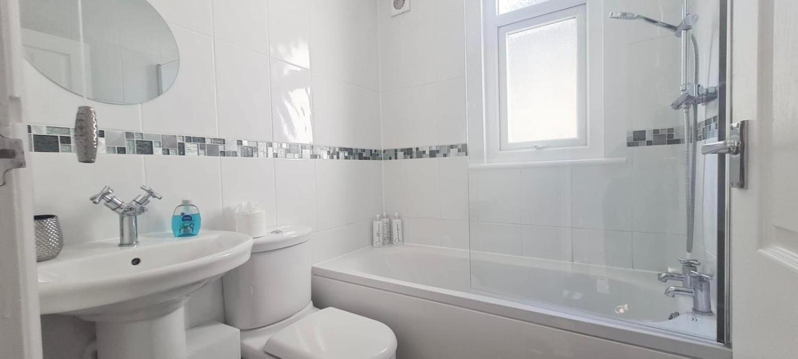 Westcliff-On-Sea Modern 2 Bedroom Apartment - Free Parking Southend-on-Sea Exterior photo