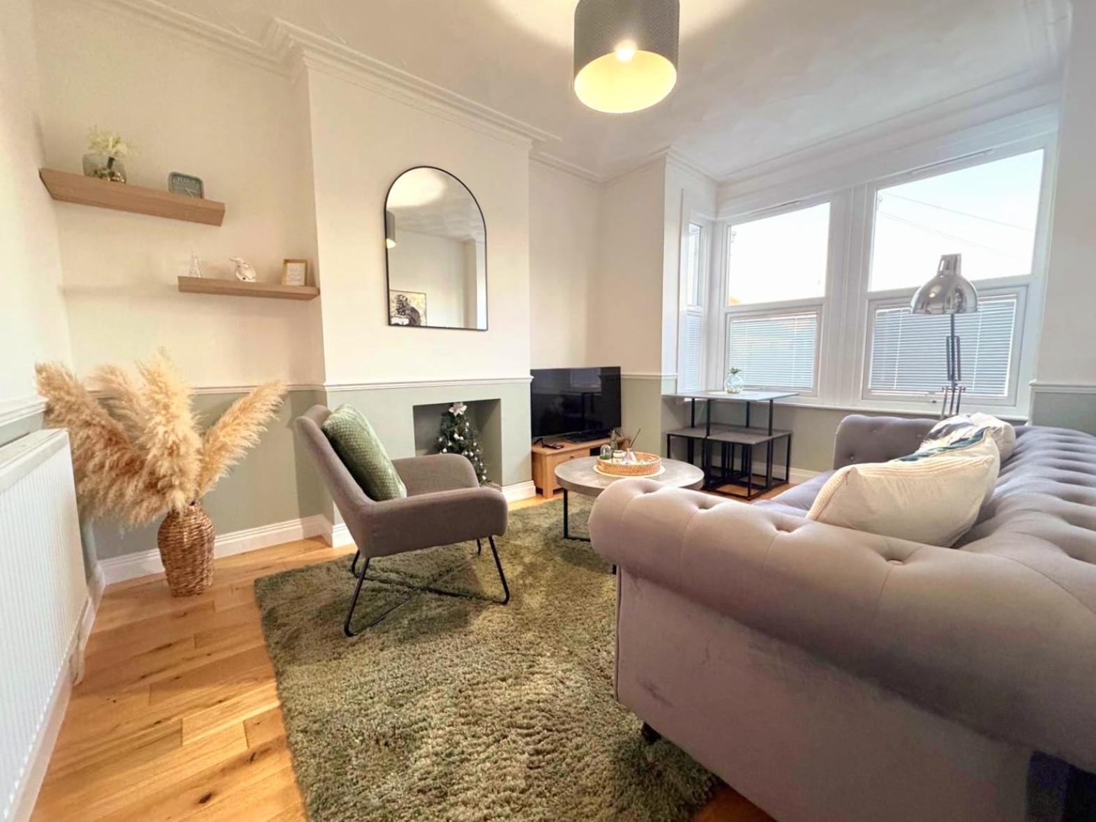 Westcliff-On-Sea Modern 2 Bedroom Apartment - Free Parking Southend-on-Sea Exterior photo